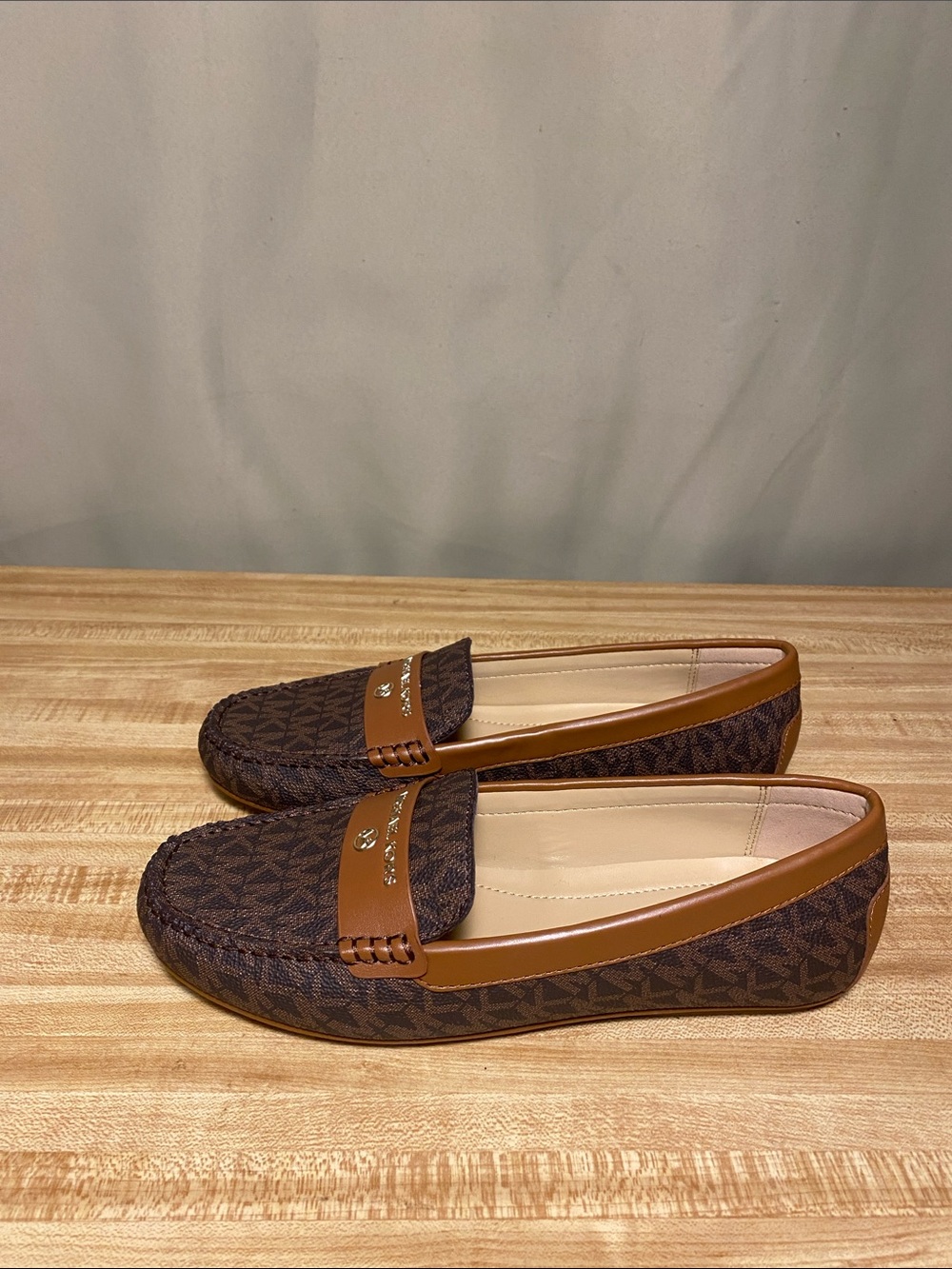Michael Kors MK Signature Felicia Monogram Moccasin Shoes  Women’s 6M NWOT